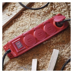 Prodlužovací kabel 5 m / 4 zásuvky / s vypínačem / černo-červený / guma-neopren / 1,5 mm2