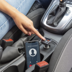 Hama FM transmitter s Bluetooth a funkcí handsfree